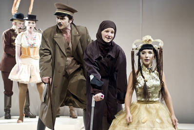 Pintér Béla, Roszik Hella, Enyedi Éva  - © theater.hu - Ilovszky  Béla
