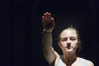 Helyzet kinyújtott karral Helyzet kinyújtott karral