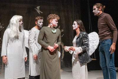 Angyalok a lombok között Angyalok a lombok között